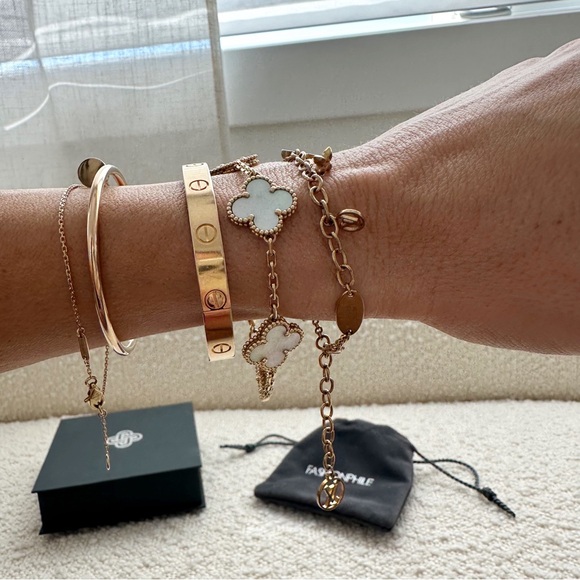 Louis Vuitton Monogram Charm Blooming Supple Bracelet | Gold - Picture 7 of 13